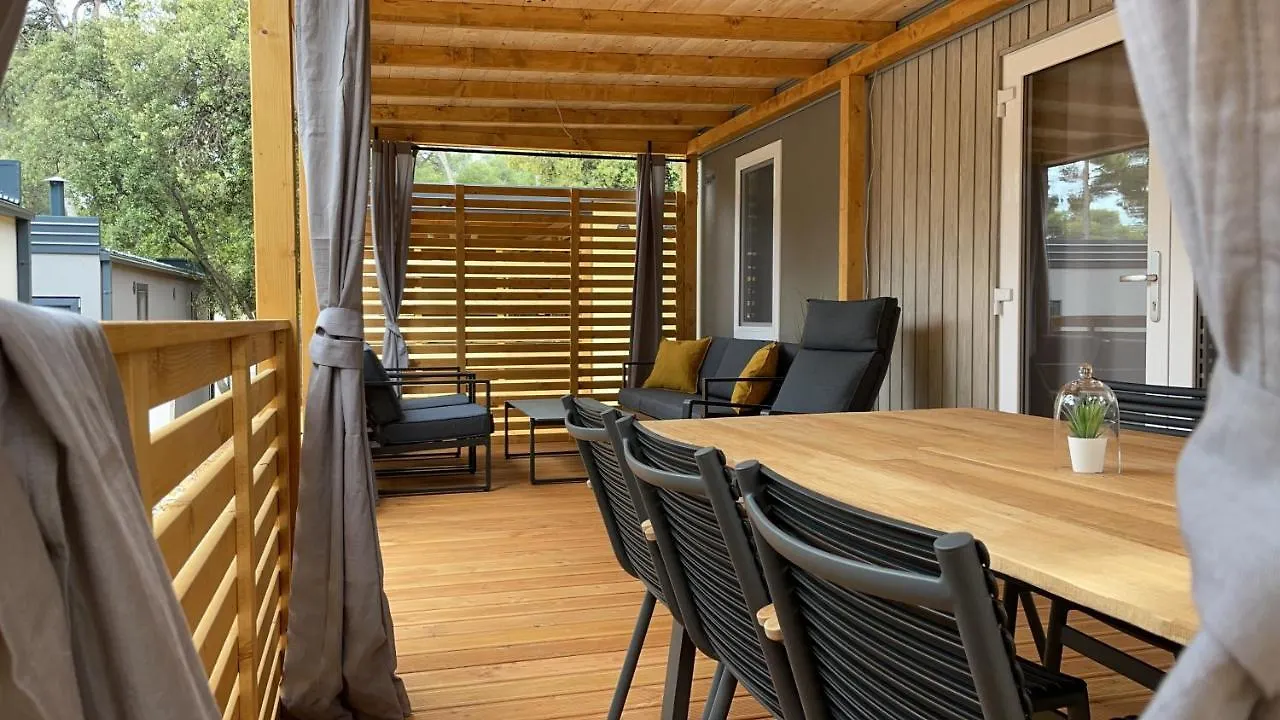 הקונטקטים של Mobile Home Bartol